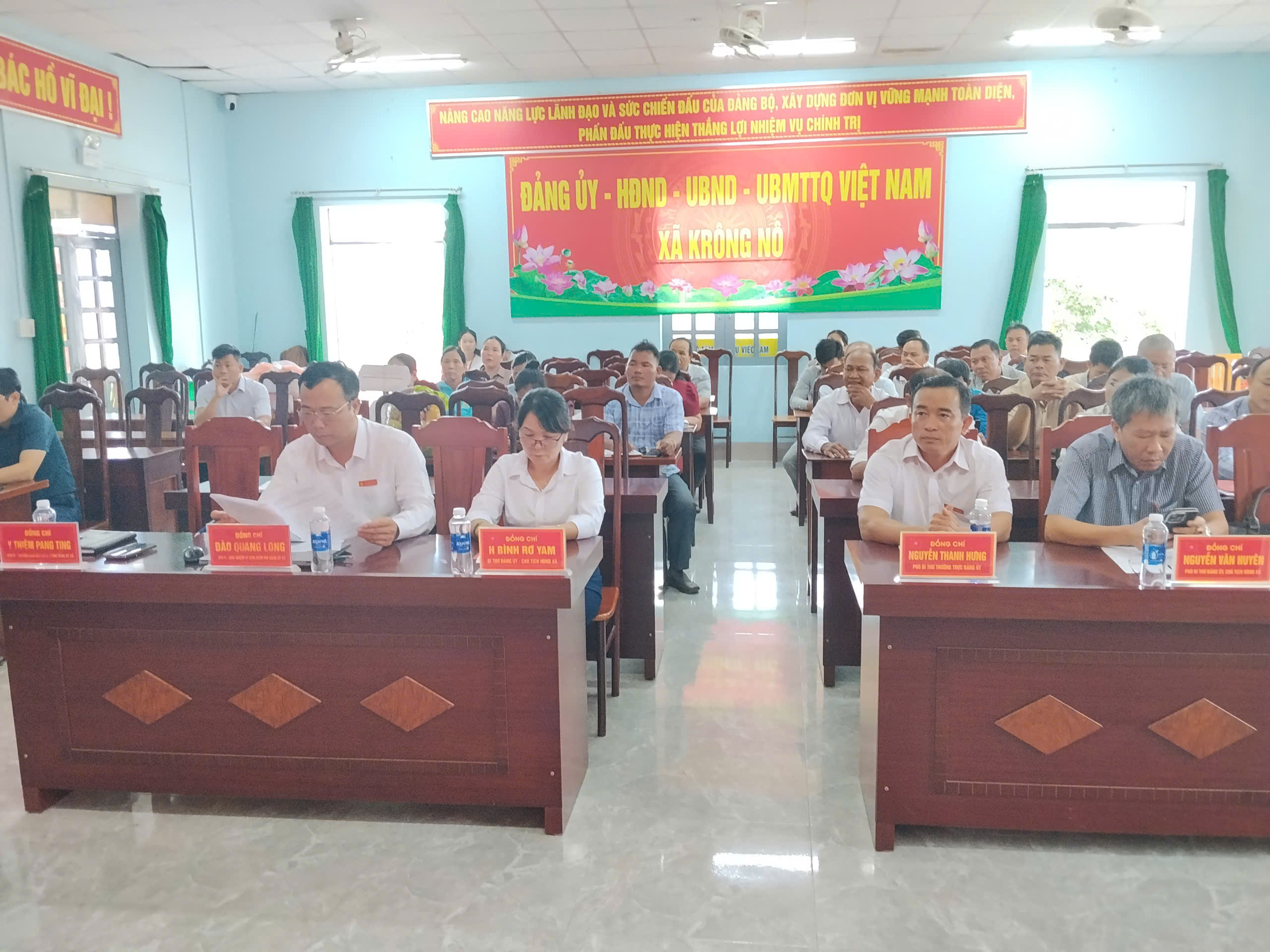 Trao tặng huy hiệu 35 tuổi của Đảng