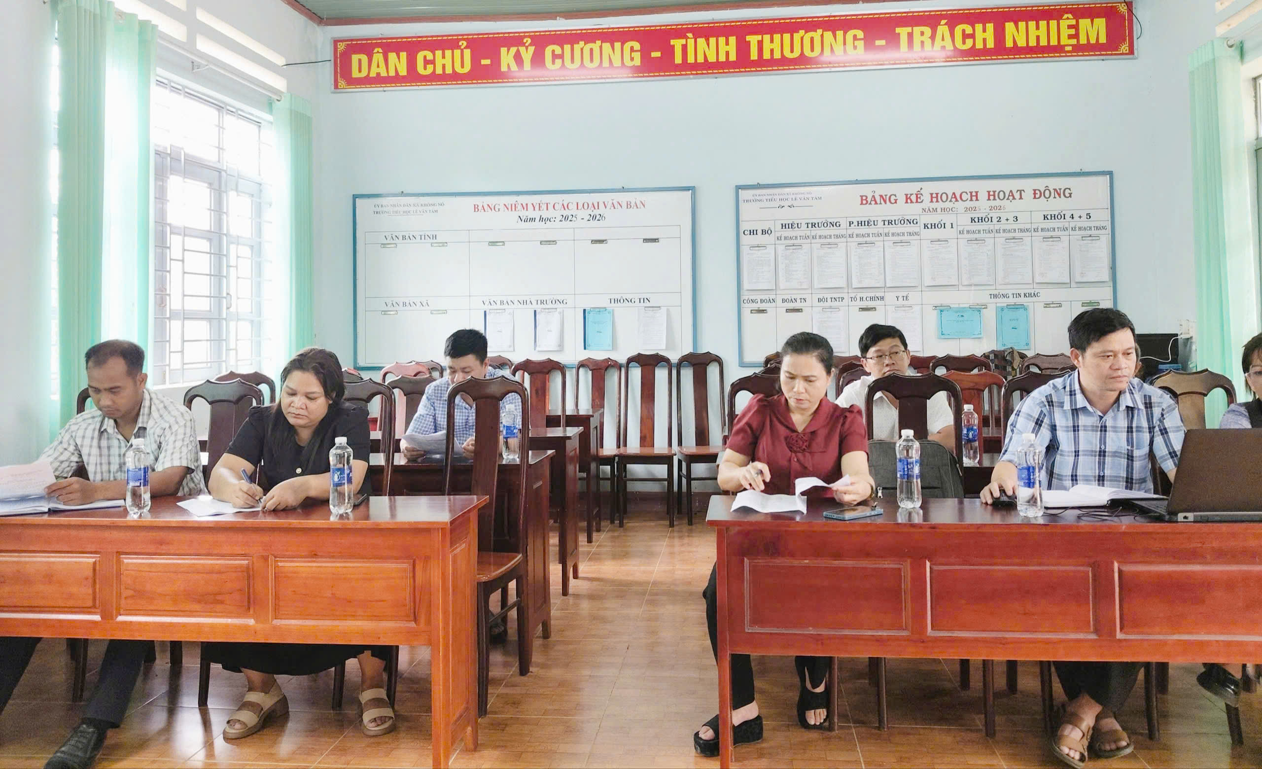 Kiểm tra vật chất cơ sở giáo dục